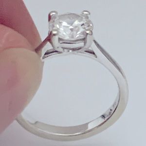 Size 4 18K White Gold 1 Ct Engagement Ring